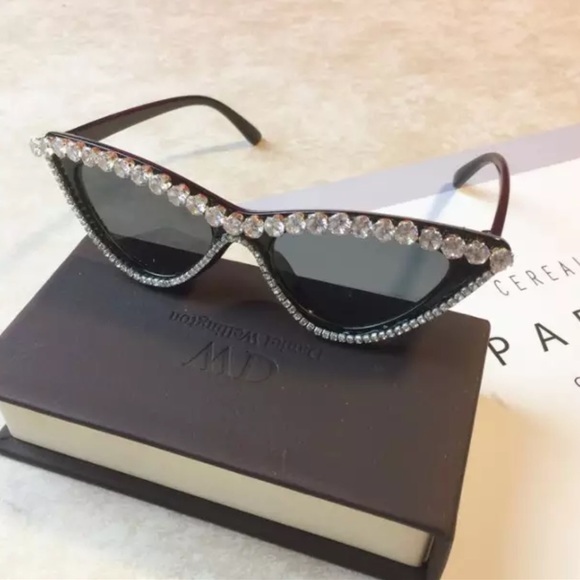 New arrivals All In…black sunglasses - Picture 2 of 3